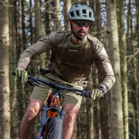 Set ARMAGEDON + GENIUS BIKE SHORTS oliovová