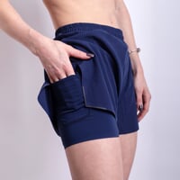 TIGA SHORTS dámské běžecké šortky 2v1 dk.navy